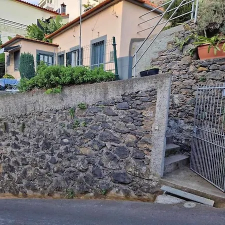 House In Camara De Lobos Эстрейто-де-Камара-ди-Лобуш